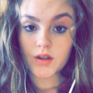 Meet your Posher, Caitlin